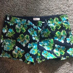 Shorts dark blue flower pattern
